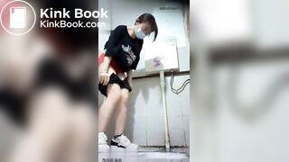 spy camera asian girl pee and shit.video_714