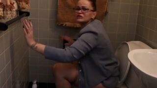 Girl poop - video 186