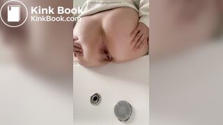 Girl pooping in bath - video 2