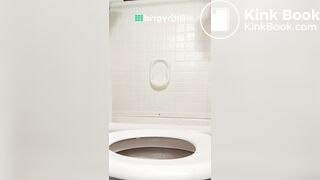 Pawg spreadin on toilet