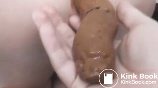 girl poop on boyfriends hand