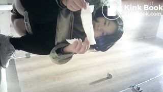 spy camera asian girl pee and shit.video_791