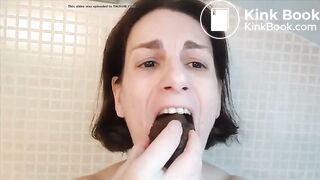 Mature European Scat Lady Eating Shit