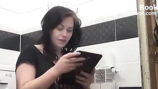 Pregnant milf taking a mean shit