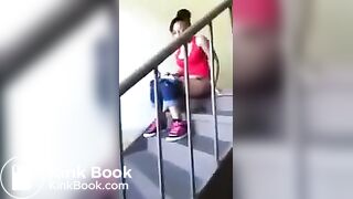 Caca dans l'escalier