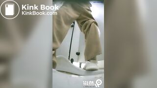 spy camera asian girl pee and shit.video_720