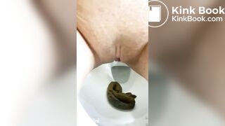 Cacca in mezzo alle gambe - video 2
