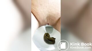 Cacca in mezzo alle gambe - video 2