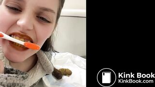 hottie plays with her shit