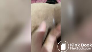 Mulher levando dedada