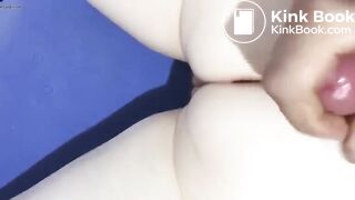 Cummies on her poo..