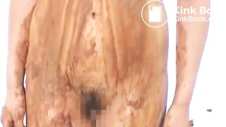 Hot Japanese girls shit on girl