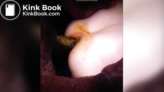 Negão maltratando o cu da gordinha cagona