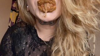 @scatdark chewing shit