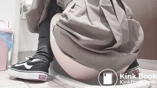 diarrhea in squat toilet - video 2