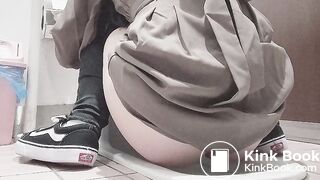 diarrhea in squat toilet - video 2