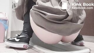 diarrhea in squat toilet - video 2