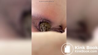 My blonde girlfriend shits in my hand