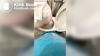 Fat ass Pawg bbw drops a big log