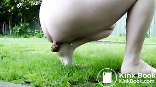 Hot girl shitting outside - video 4
