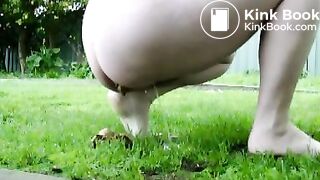 Hot girl shitting outside - video 4