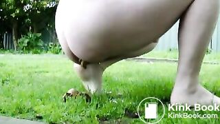 Hot girl shitting outside - video 4