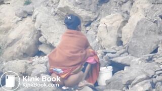 Bhabhi shitting openly