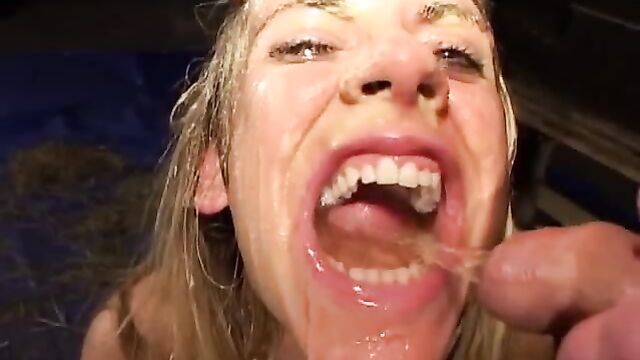 Isabelle Mouth Piss