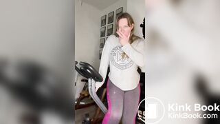 British Pawg Messes Yoga Pants