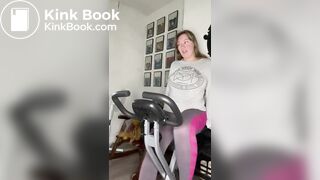 British Pawg Messes Yoga Pants