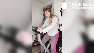British Pawg Messes Yoga Pants