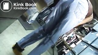 Japanese girl shats her jeans