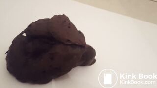 Hot blonde shakes her ass before poop