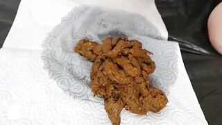 GORGEOUS GAL PUSHES OUT PERFECT POOP PILE