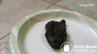 Hot girl shitting on paper plate many times