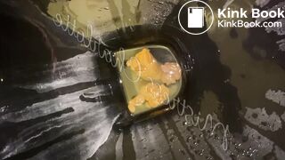 Caga e insulta il suo schiavo