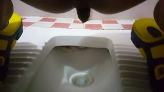 Sexy Girl Pooping on plate