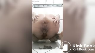 Brasileira delicinha cagando