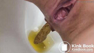 Short toilet poop - video 2