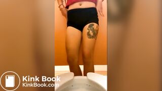 Gorgeous girl shiting