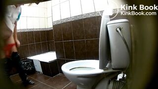 BLONDE MILF SHITTING SPY