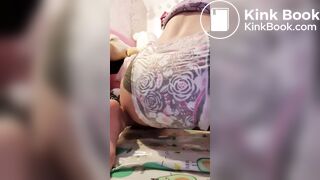 Poop and pee her pullup, garota cagando e mijando na fr