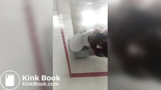 MUJER HACE CACA EN COPPEL 2