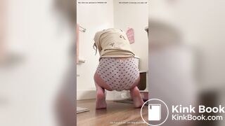 she shits in her pantyhose