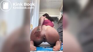 HOT ass kinky girl takes a sexy shit