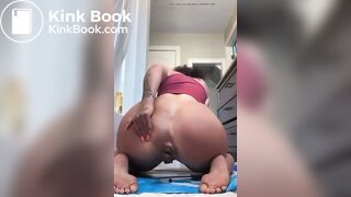 HOT ass kinky girl takes a sexy shit