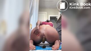 HOT ass kinky girl takes a sexy shit