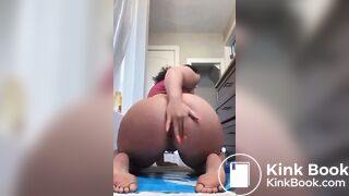 HOT ass kinky girl takes a sexy shit