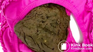 Poop in tight pink panties