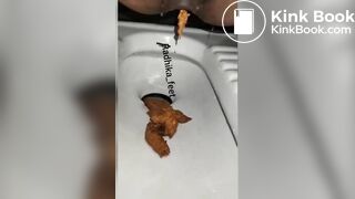 Indian women shitting - video 4